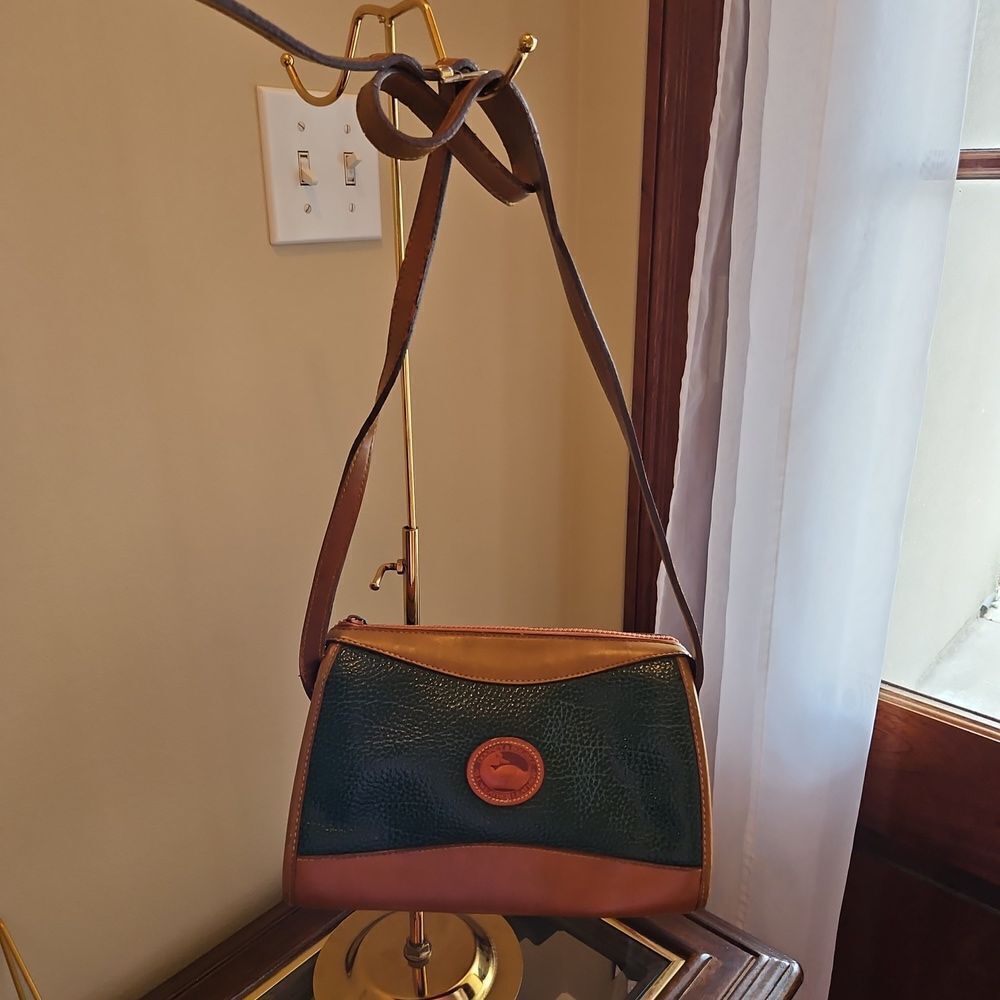 Vintage Dooney Bourke crossbody or shoulder leather bag w/ suede interior